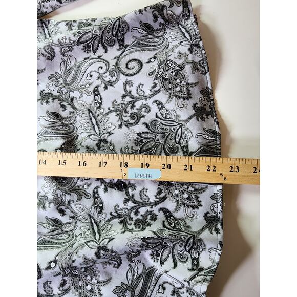 FOXCROFT Gray White Paisley Floral Wrinkle Free Cotton Active Retro Top SZ 6P - Picture 7 of 9